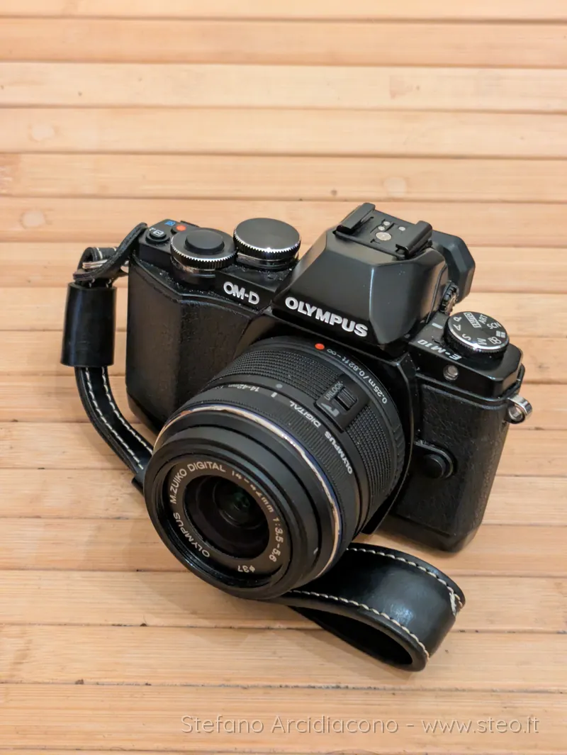 Olympus OM-D E-M10